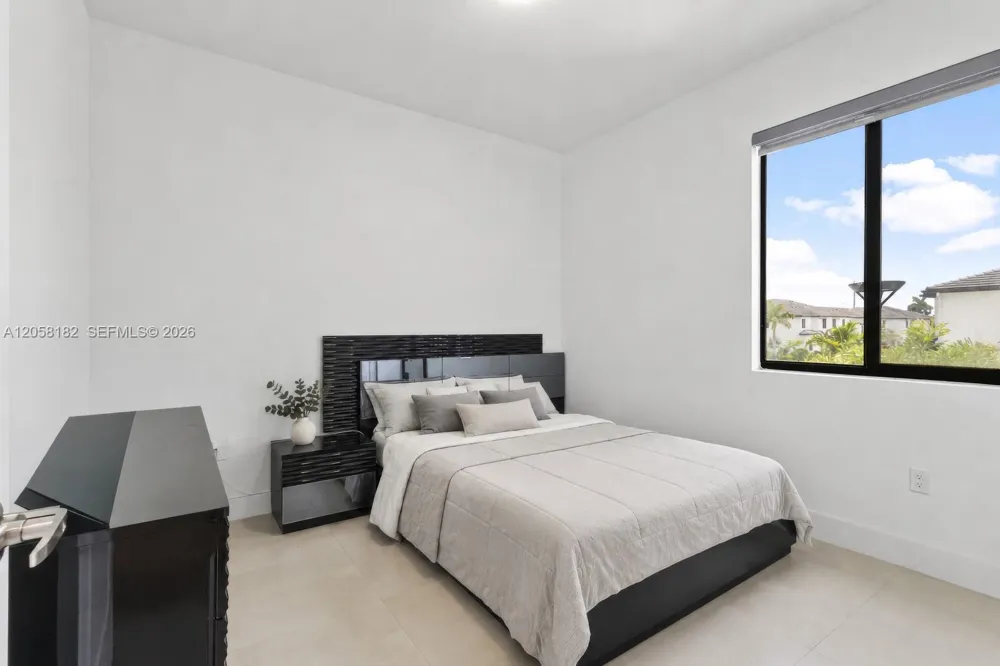 15725 SW 136th Ter Miami, FL 33196