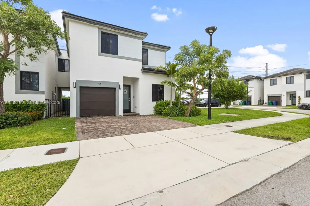 15725 SW 136th Ter Miami, FL 33196