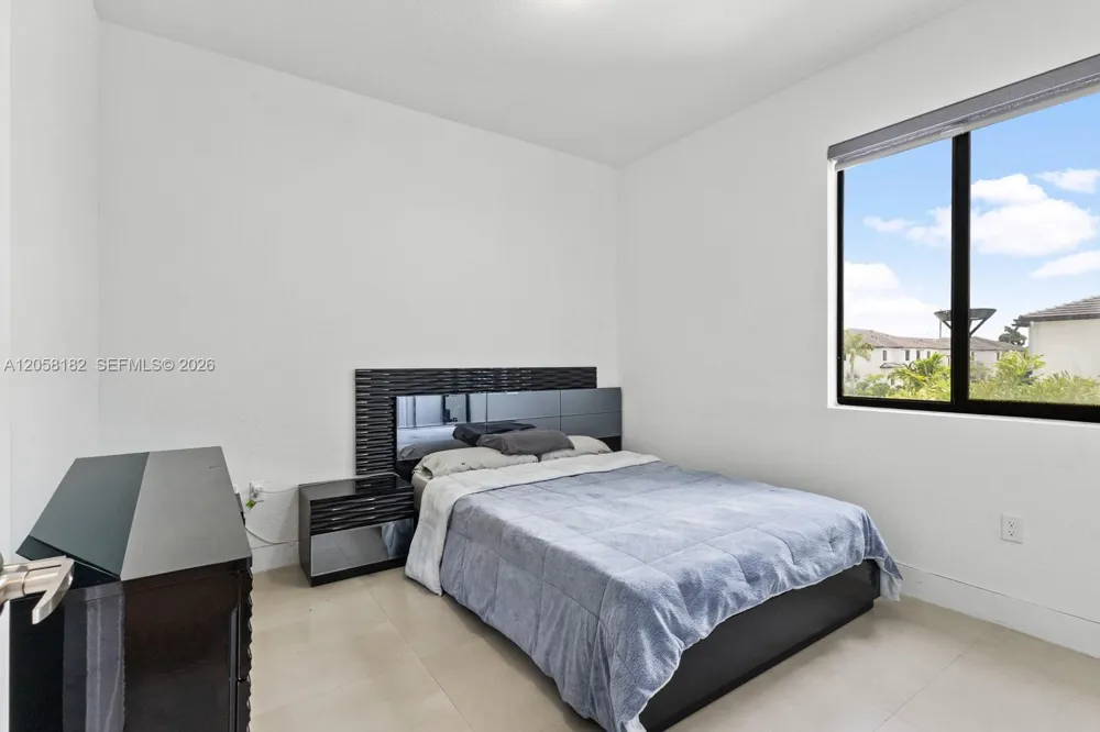 15725 SW 136th Ter Miami, FL 33196