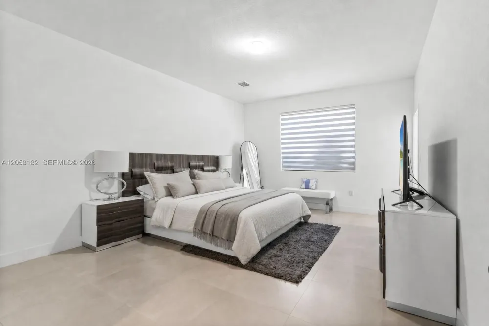 15725 SW 136th Ter Miami, FL 33196