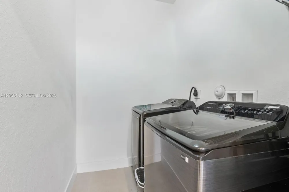 15725 SW 136th Ter Miami, FL 33196
