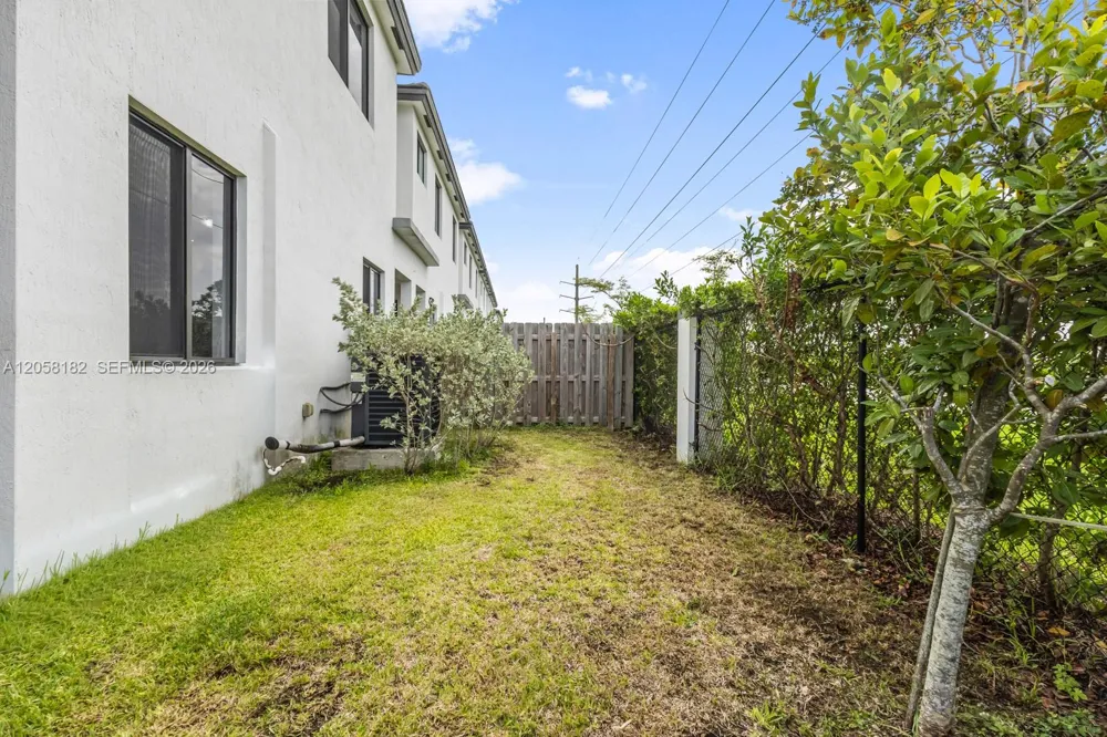 15725 SW 136th Ter Miami, FL 33196