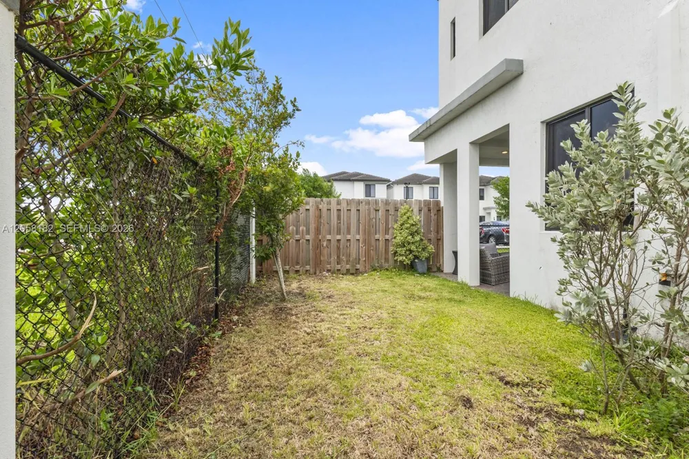 15725 SW 136th Ter Miami, FL 33196