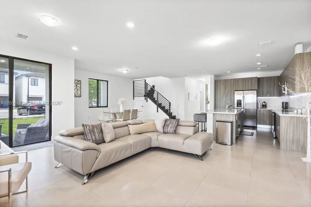 15725 SW 136th Ter Miami, FL 33196