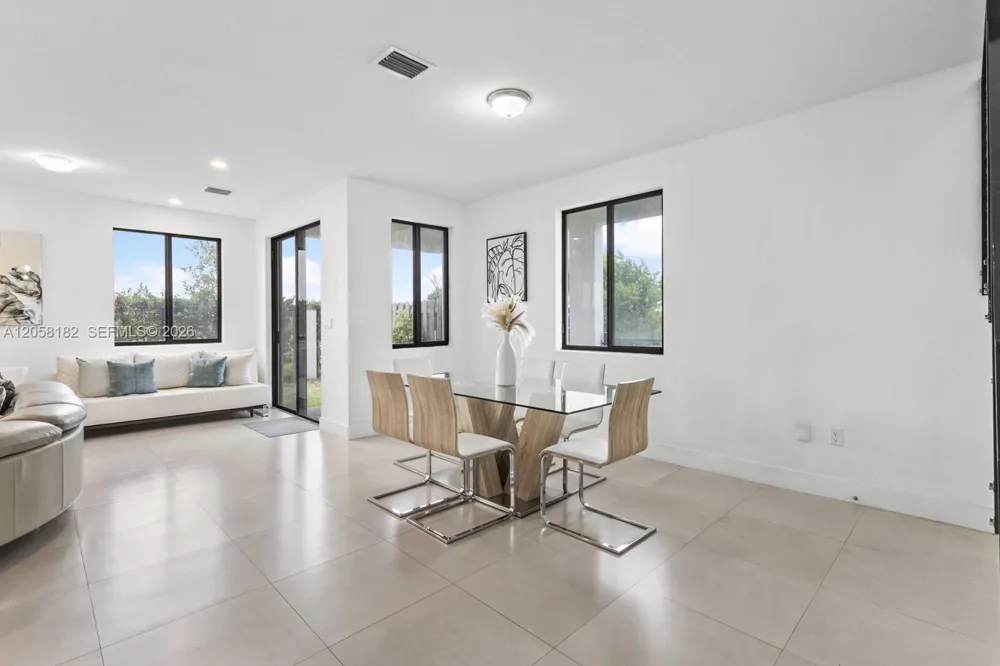 15725 SW 136th Ter Miami, FL 33196