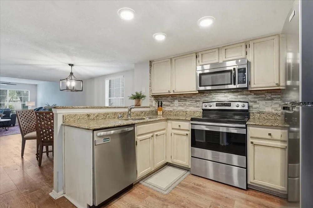2120 FLETCHERS POINT CIRCLE Tampa, FL 33613