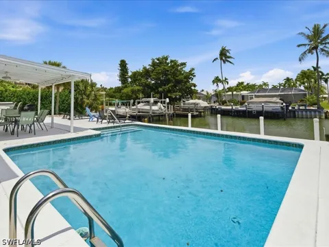 Martinique Court