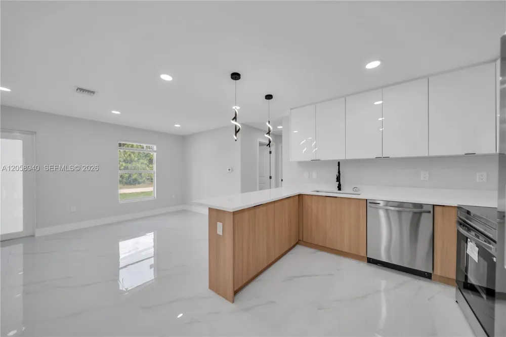 1042 Darlington St Other City - In The State Of Florida, FL 33974