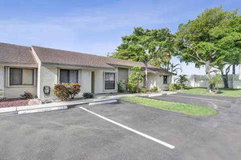 3066 S Oakland Forest Drive #902