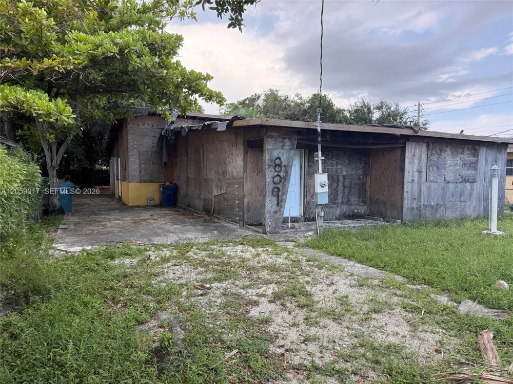 809 NW 108th St Miami, FL 33168