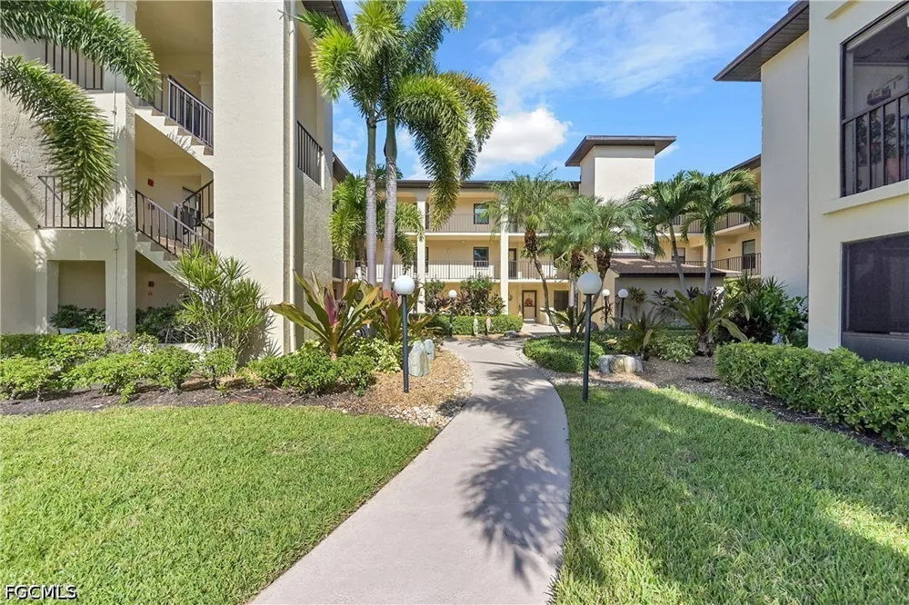 Charter Club Circle #13 Fort Myers, FL 33919
