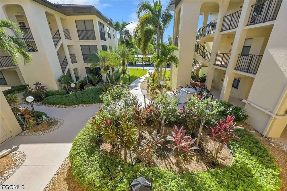Charter Club Circle #13 Fort Myers, FL 33919