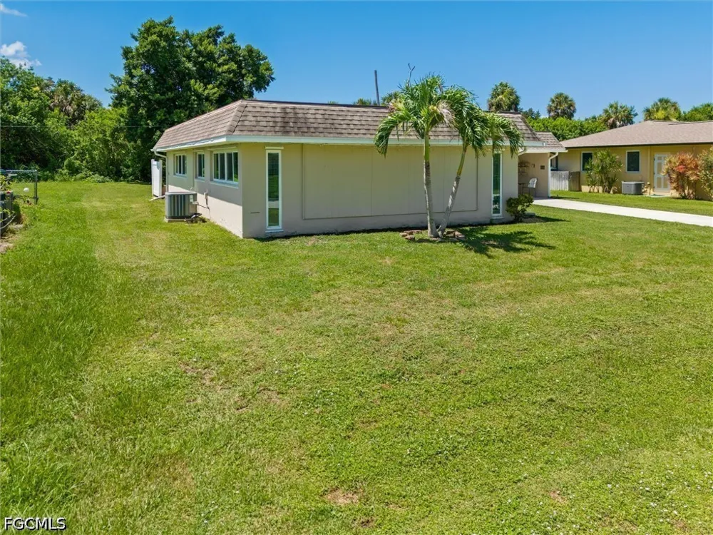 Robinson Avenue Port Charlotte, FL 33948
