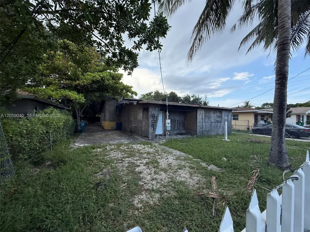 809 NW 108th St Miami, FL 33168