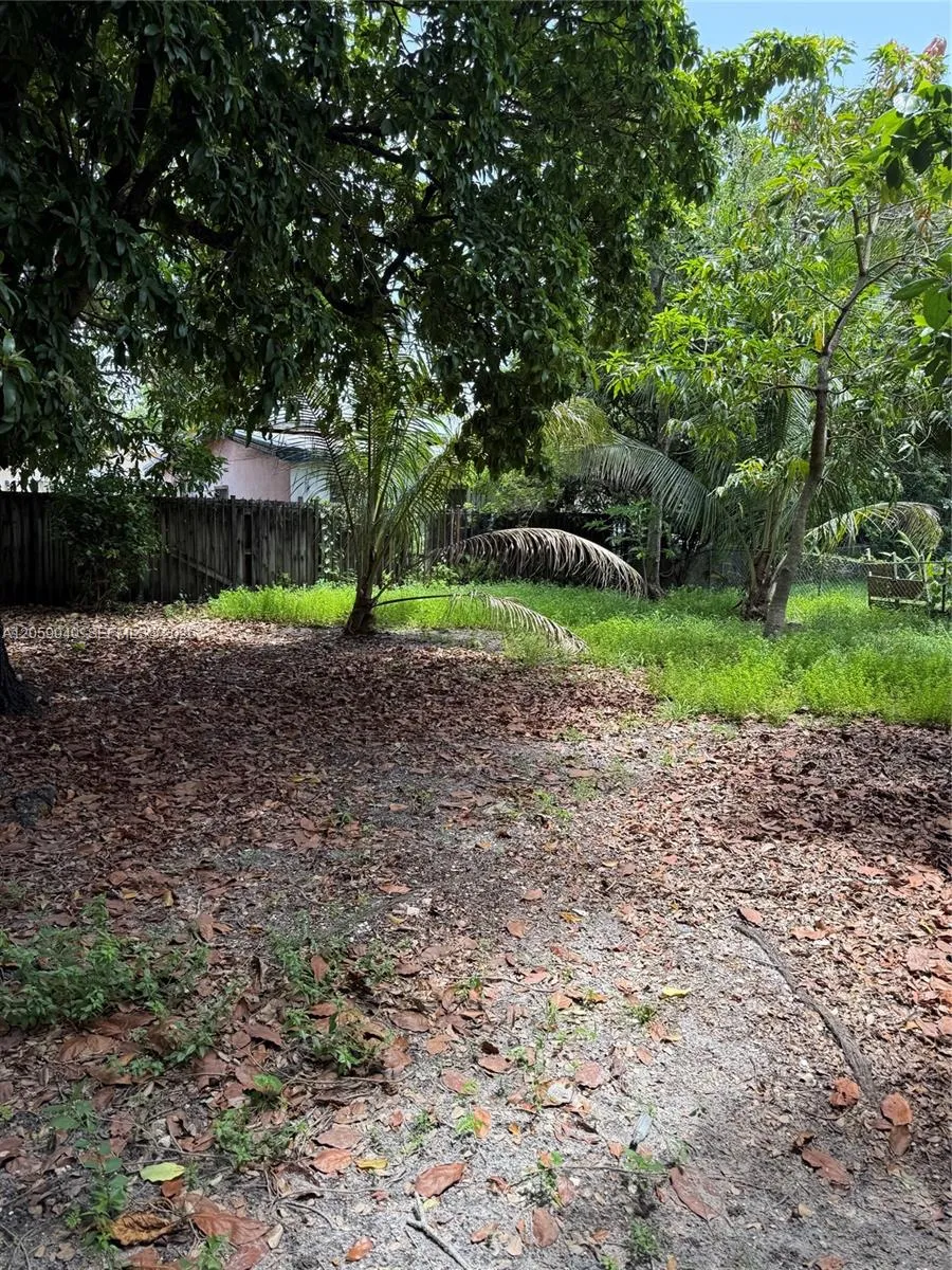 809 NW 108th St Miami, FL 33168
