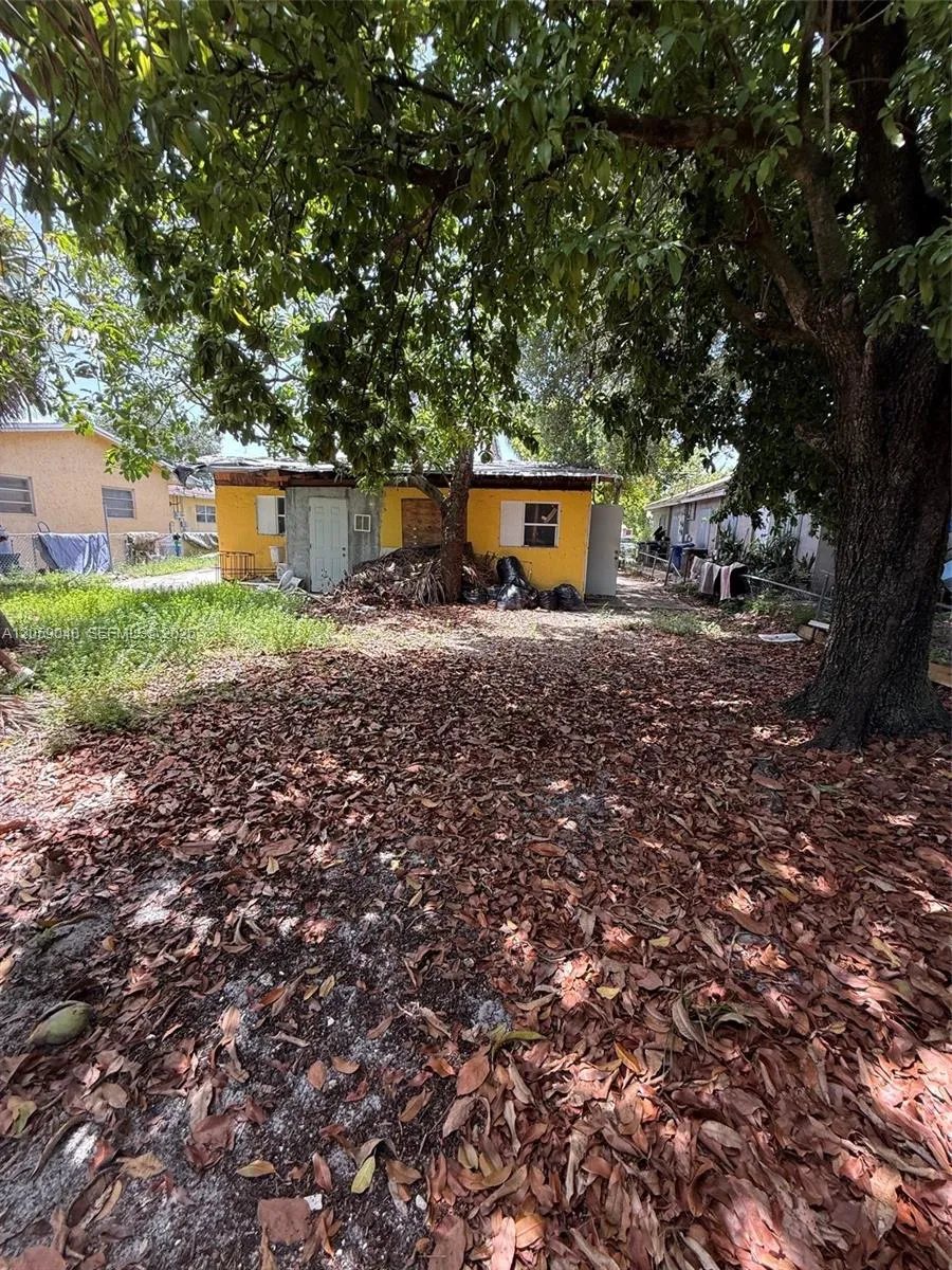809 NW 108th St Miami, FL 33168