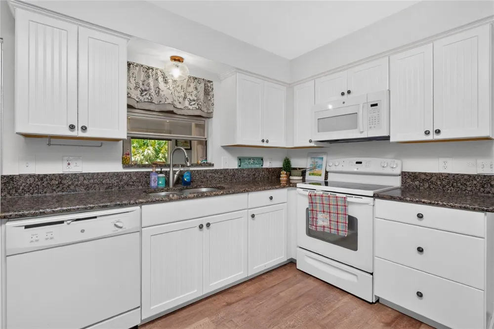 9435 BREWTON AVENUE Englewood, FL 34224