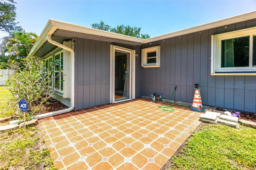 9435 BREWTON AVENUE Englewood, FL 34224