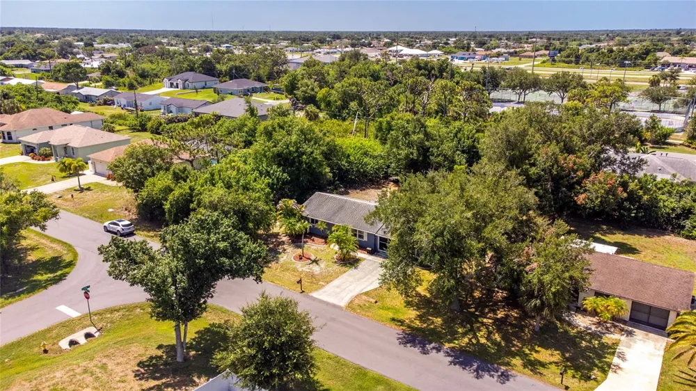 9435 BREWTON AVENUE Englewood, FL 34224