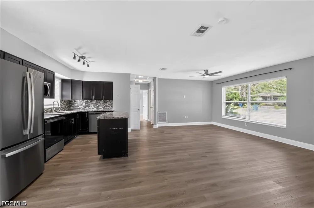 Robin Lane St Petersburg, FL 33714