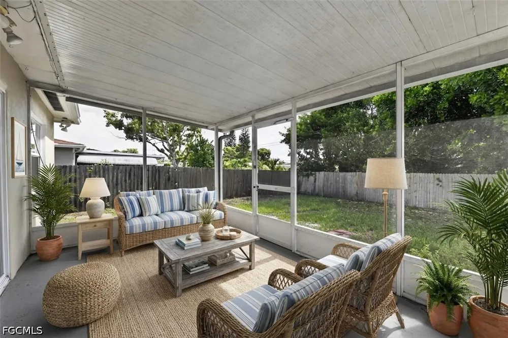 Robin Lane St Petersburg, FL 33714
