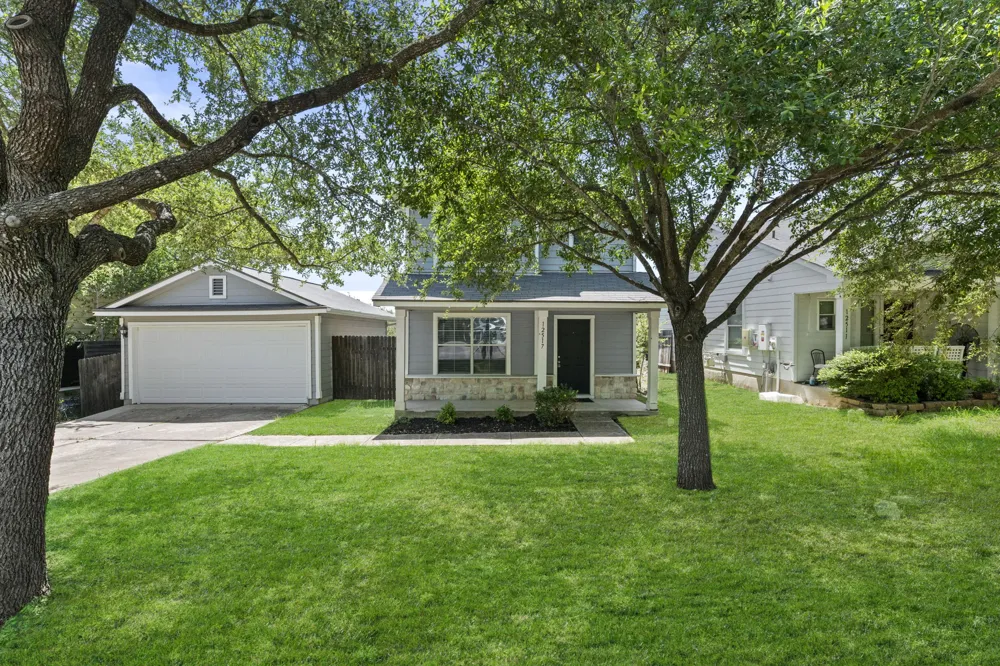 12517 Briarcreek Loop Manor, TX 78653