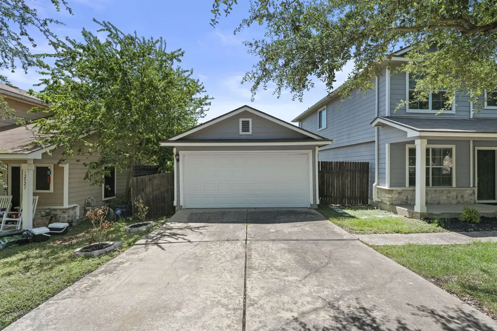 12517 Briarcreek Loop Manor, TX 78653