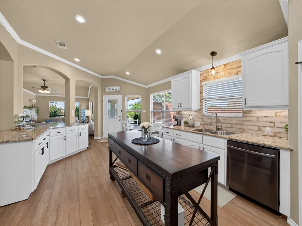 213 Sarahs Lane Liberty Hill, TX 78642