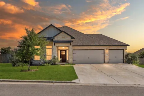 1527 Mountain Crest Cove