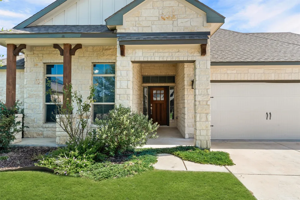 1527 Mountain Crest Cove Salado, TX 76571