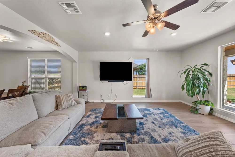1527 Mountain Crest Cove Salado, TX 76571
