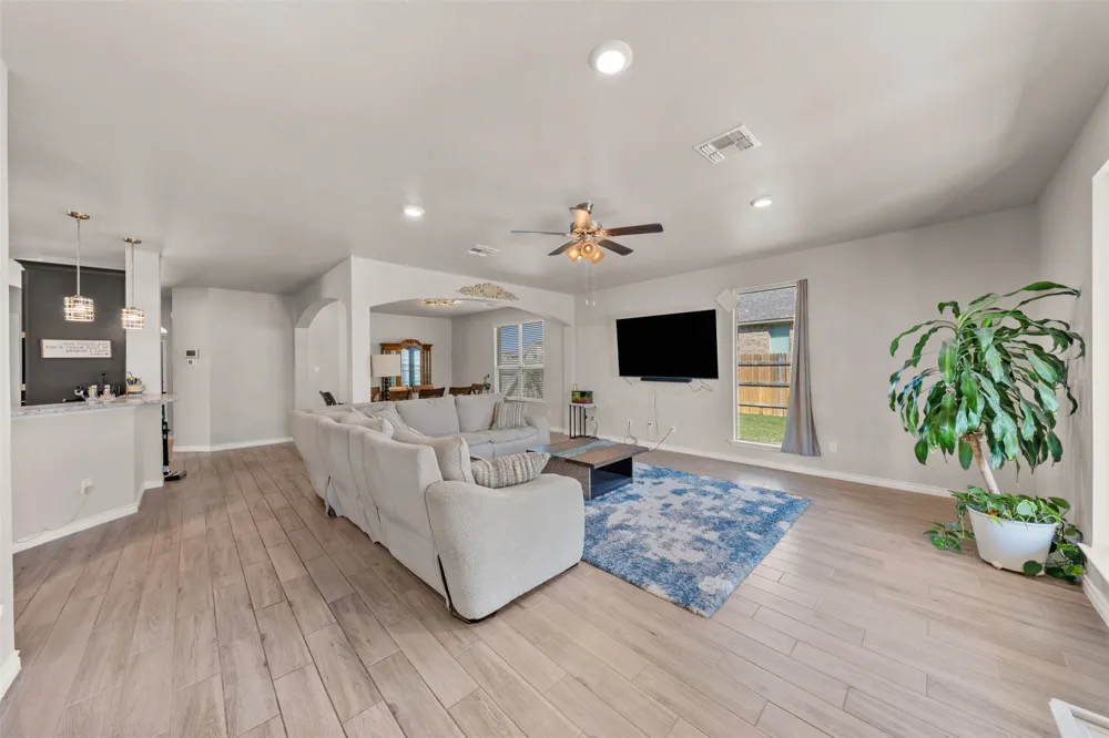 1527 Mountain Crest Cove Salado, TX 76571