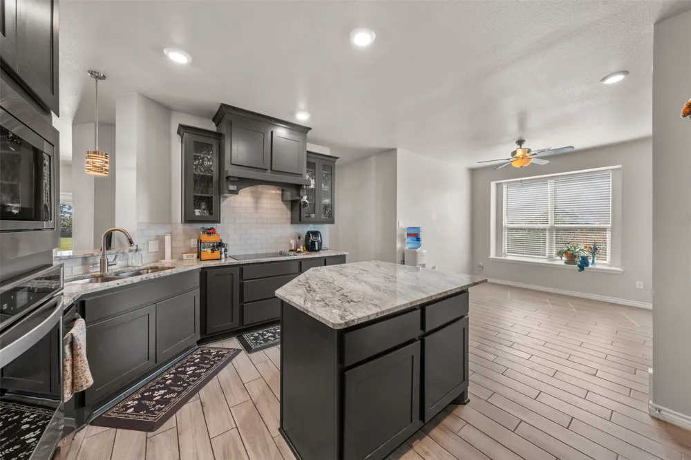 1527 Mountain Crest Cove Salado, TX 76571