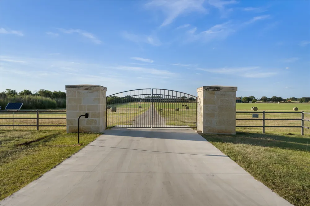 4900 Goehmann Lane Fredericksburg, TX 78624