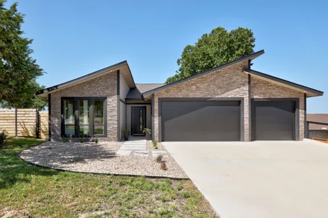 2800 Douglas Cove