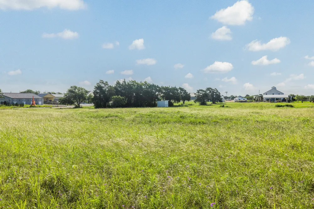 109 Compound Lane Round Top, TX 78954