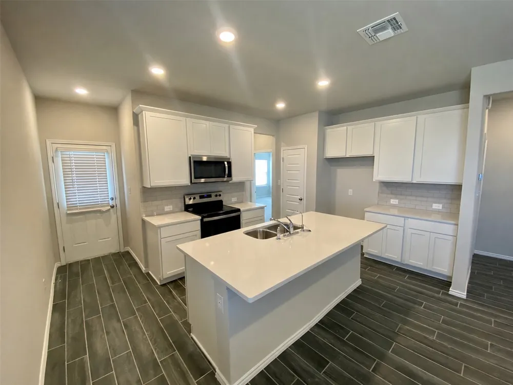 2445 Ayers Drive Seguin, TX 78155