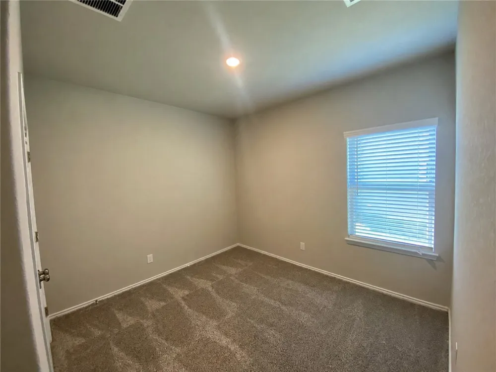 2445 Ayers Drive Seguin, TX 78155
