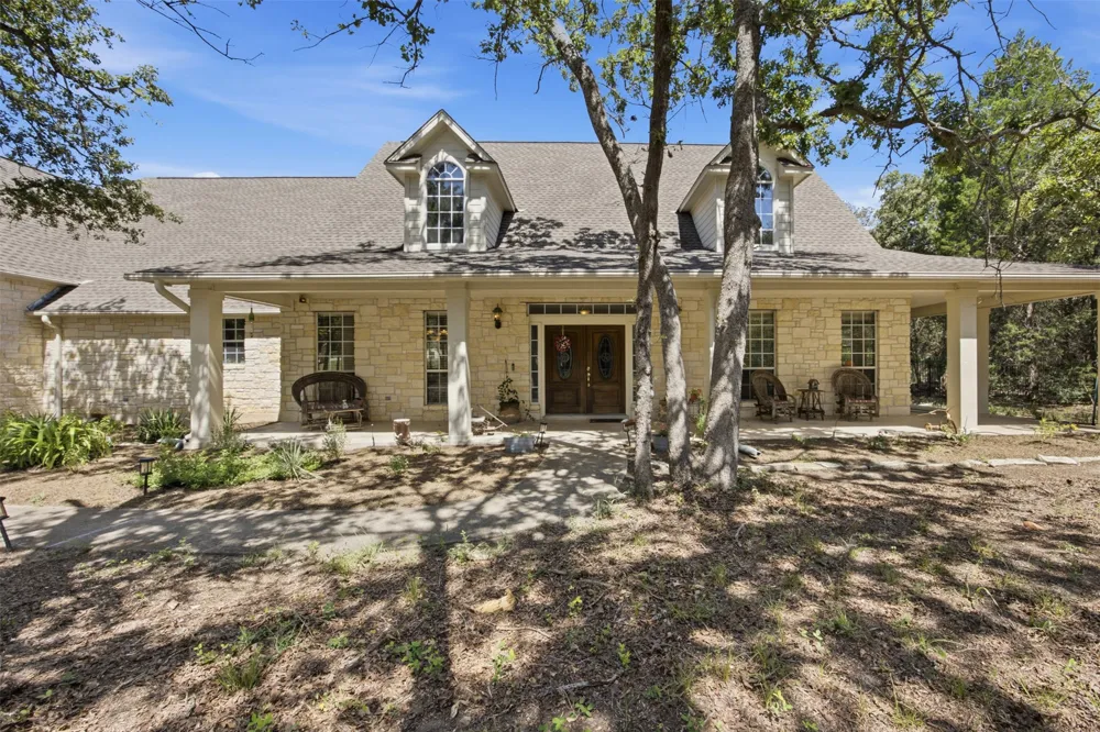 197 Elm Wood Drive Elgin, TX 78621