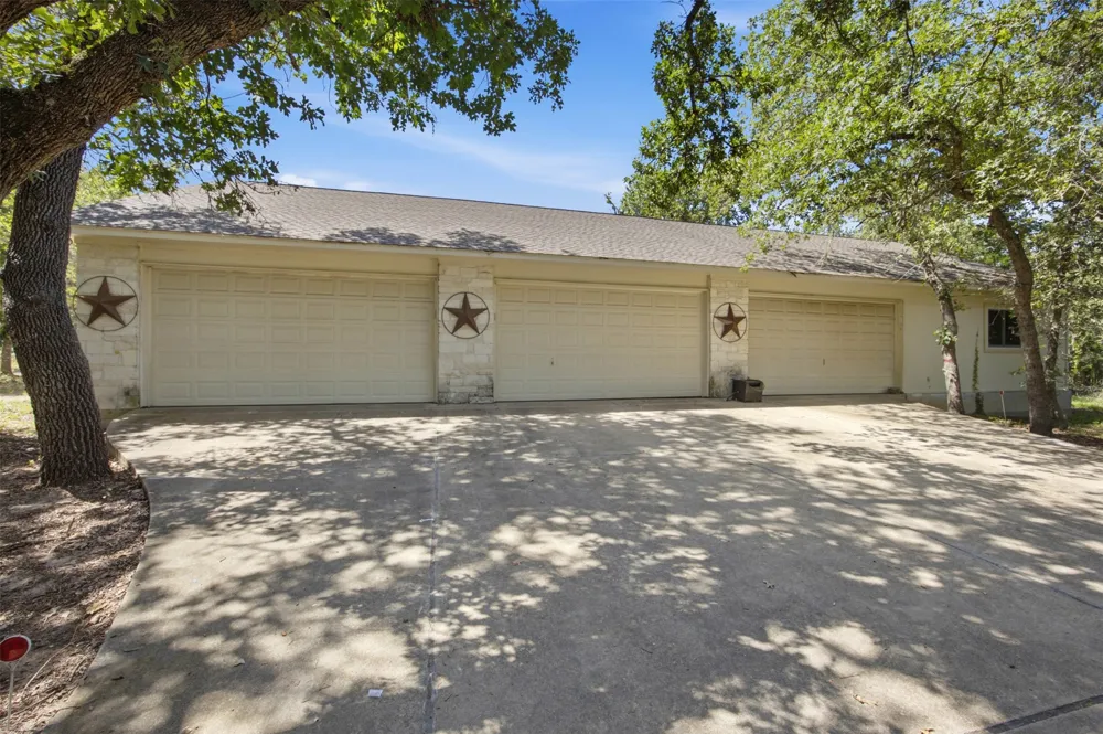 197 Elm Wood Drive Elgin, TX 78621