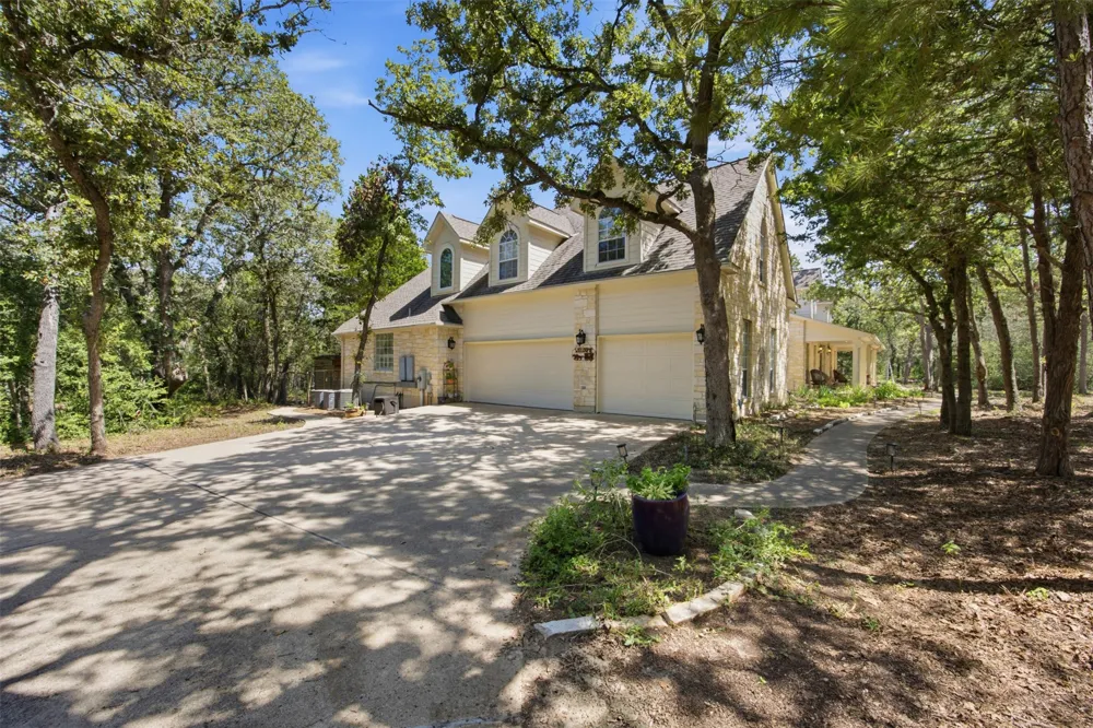 197 Elm Wood Drive Elgin, TX 78621