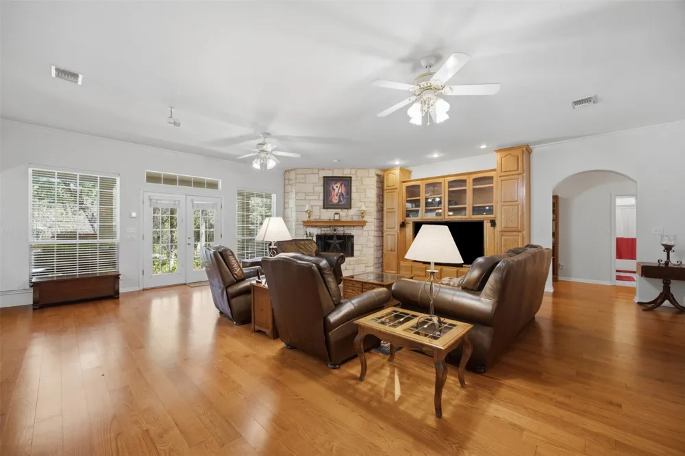 197 Elm Wood Drive Elgin, TX 78621