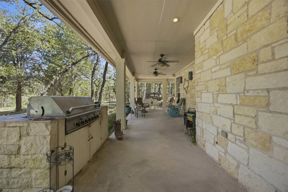 197 Elm Wood Drive Elgin, TX 78621