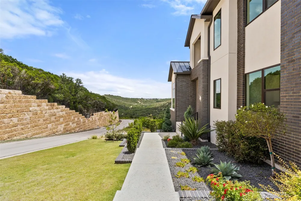104 High View Trail Lakeway, TX 78738