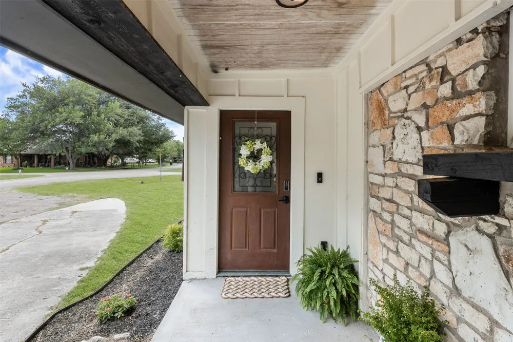 702 E Sandy Lane Little River Academy, TX 76554