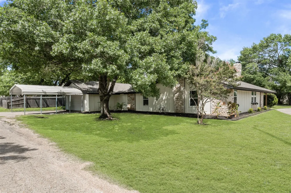 702 E Sandy Lane Little River Academy, TX 76554