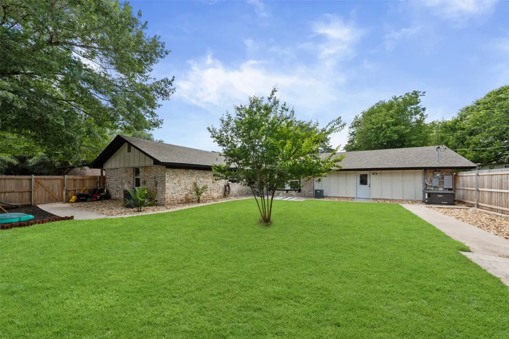 702 E Sandy Lane Little River Academy, TX 76554