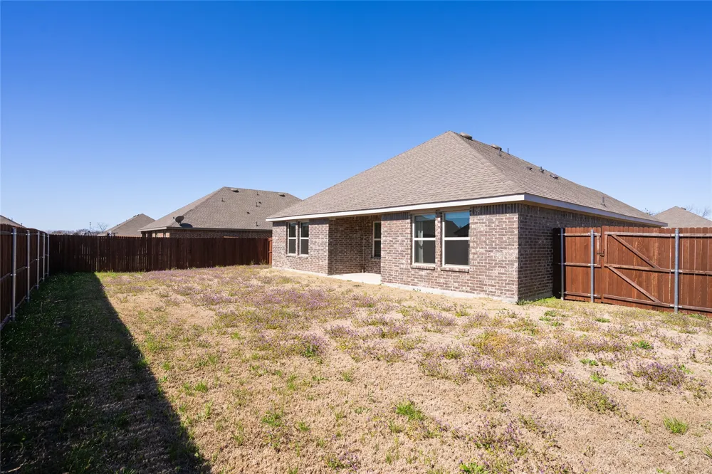 1833 Pecan Valley Drive Kaufman, TX 75142