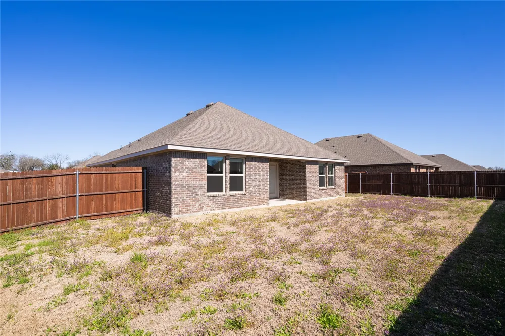 1833 Pecan Valley Drive Kaufman, TX 75142