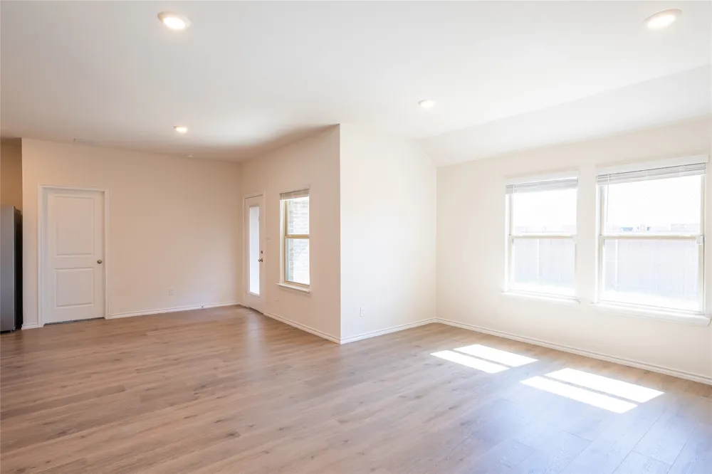 1833 Pecan Valley Drive Kaufman, TX 75142